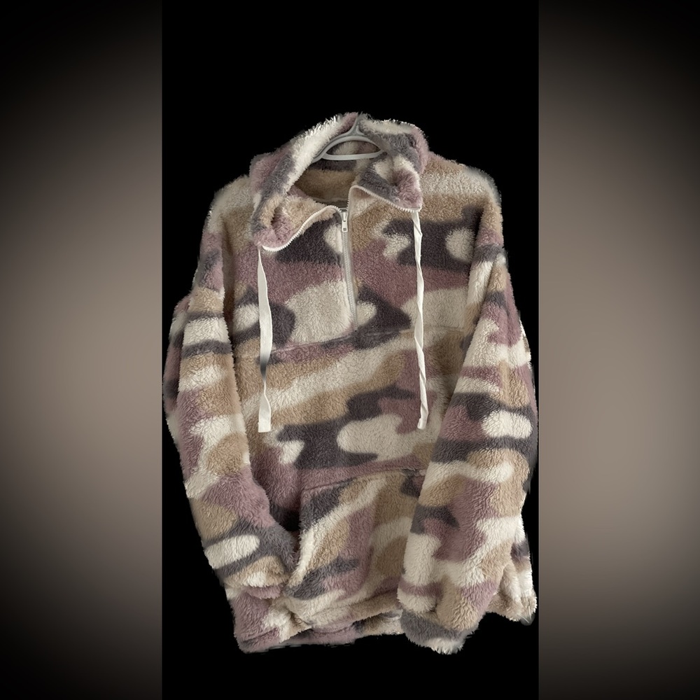 Beautiful fluffed sweater, multicolor camouflage style! Used like new, Large